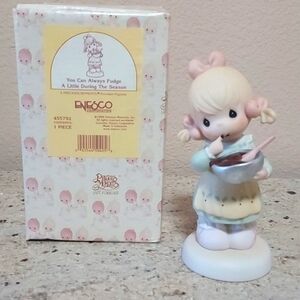 NEW-Precious Moments Figurine- You Can Always Fudge A Little During The Seasons